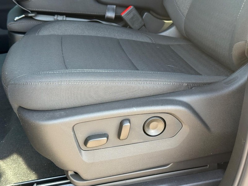 Chevrolet Silverado 2500HD Vehicle Full-screen Gallery Image 16