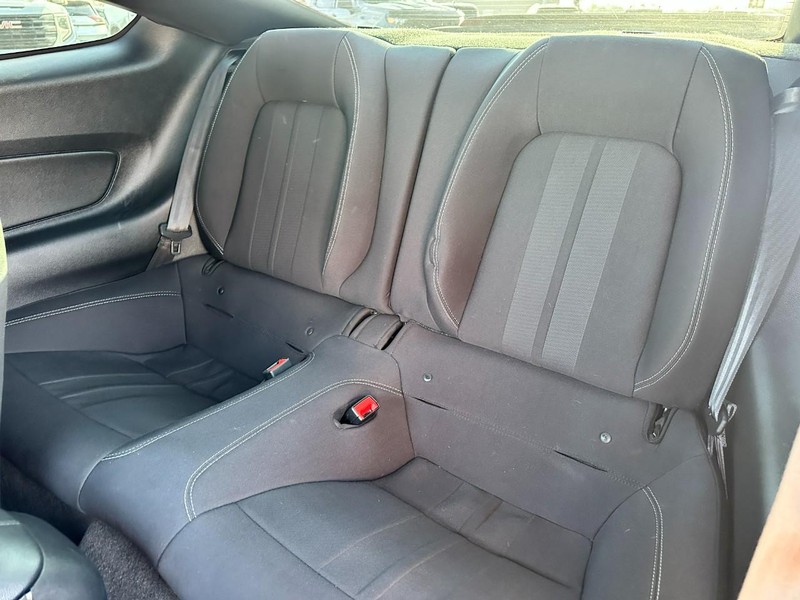 Ford Mustang Vehicle Full-screen Gallery Image 10