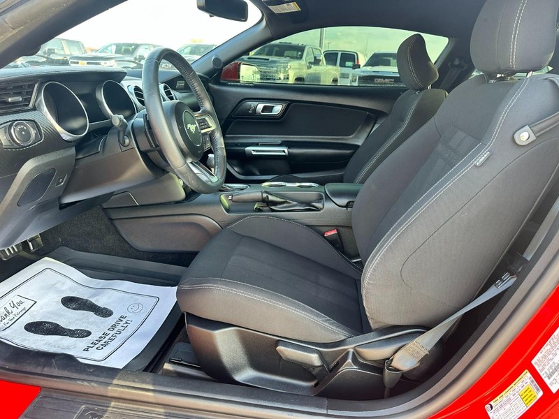 Ford Mustang Vehicle Full-screen Gallery Image 11