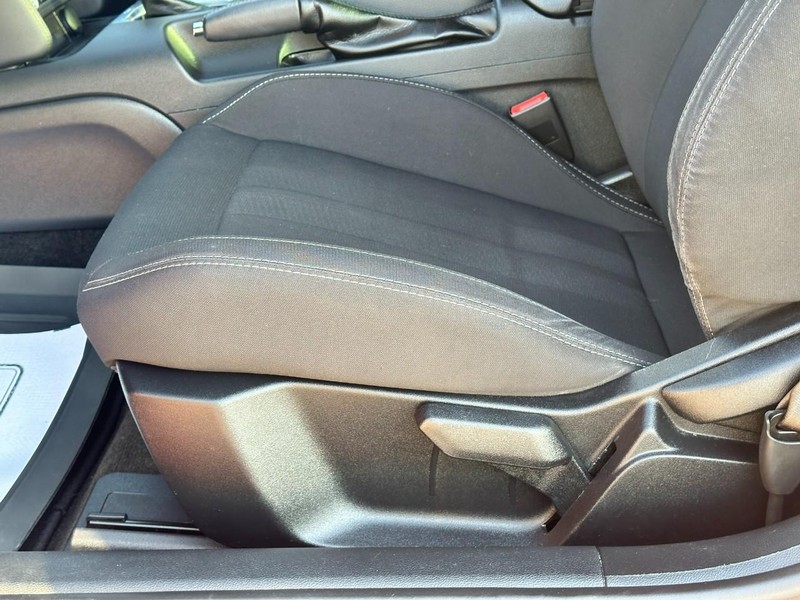 Ford Mustang Vehicle Full-screen Gallery Image 14