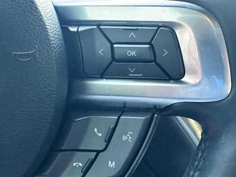 Ford Mustang Vehicle Full-screen Gallery Image 16