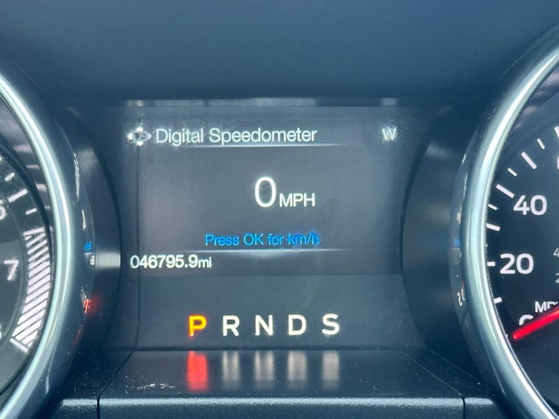 Ford Mustang Vehicle Full-screen Gallery Image 17