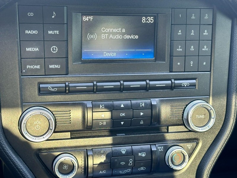 Ford Mustang Vehicle Full-screen Gallery Image 18