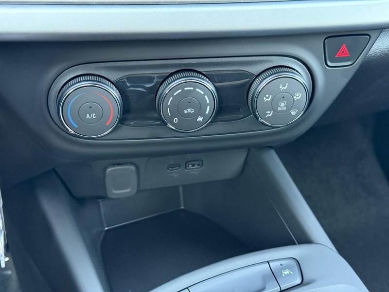 Chevrolet Trax Vehicle Full-screen Gallery Image 12