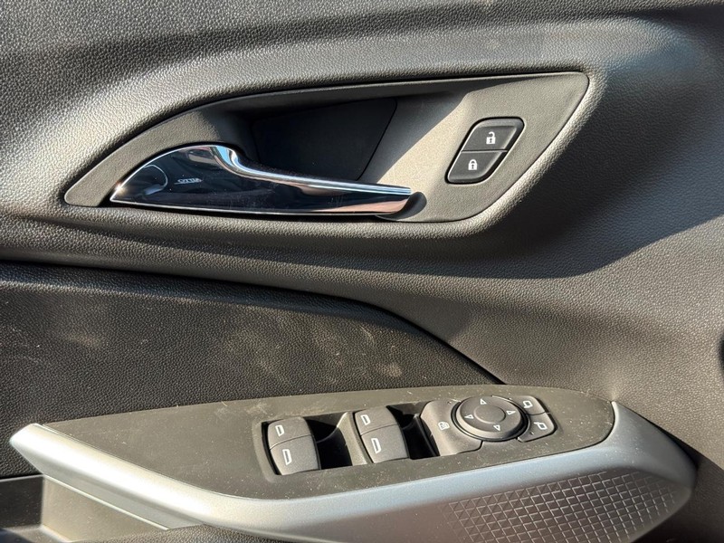 Chevrolet Trax Vehicle Full-screen Gallery Image 15