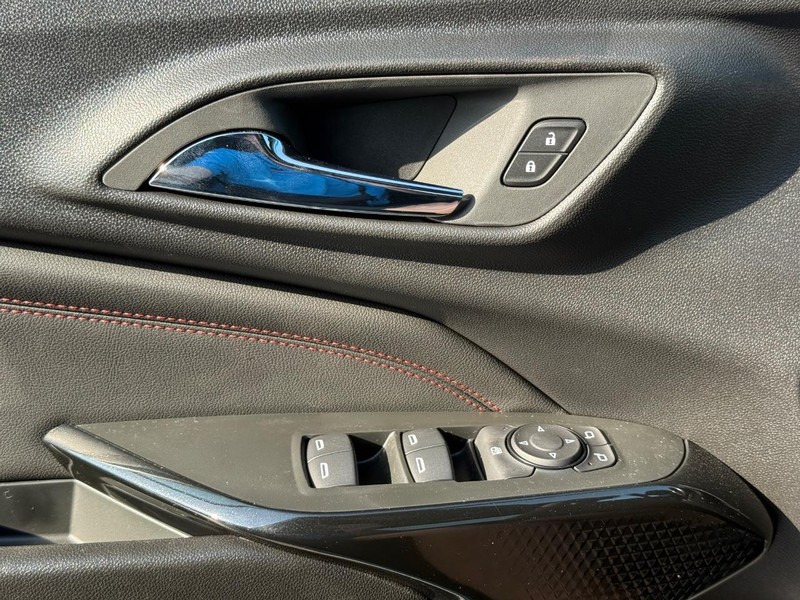 Chevrolet Trax Vehicle Full-screen Gallery Image 16