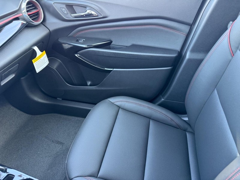 Chevrolet Trax Vehicle Full-screen Gallery Image 16