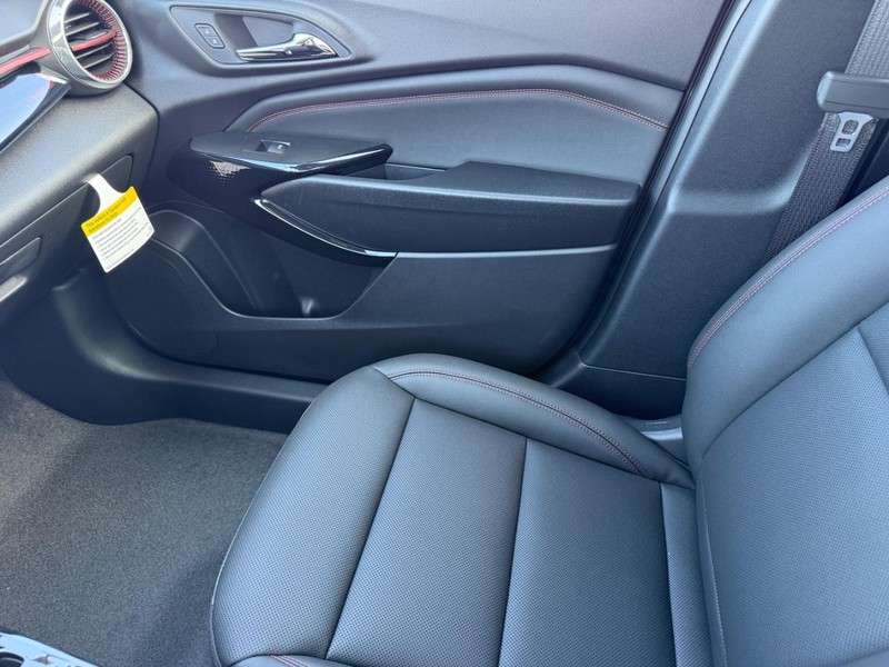 Chevrolet Trax Vehicle Full-screen Gallery Image 16