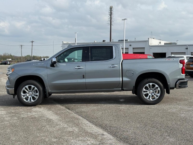 Chevrolet Silverado 1500 Vehicle Full-screen Gallery Image 2