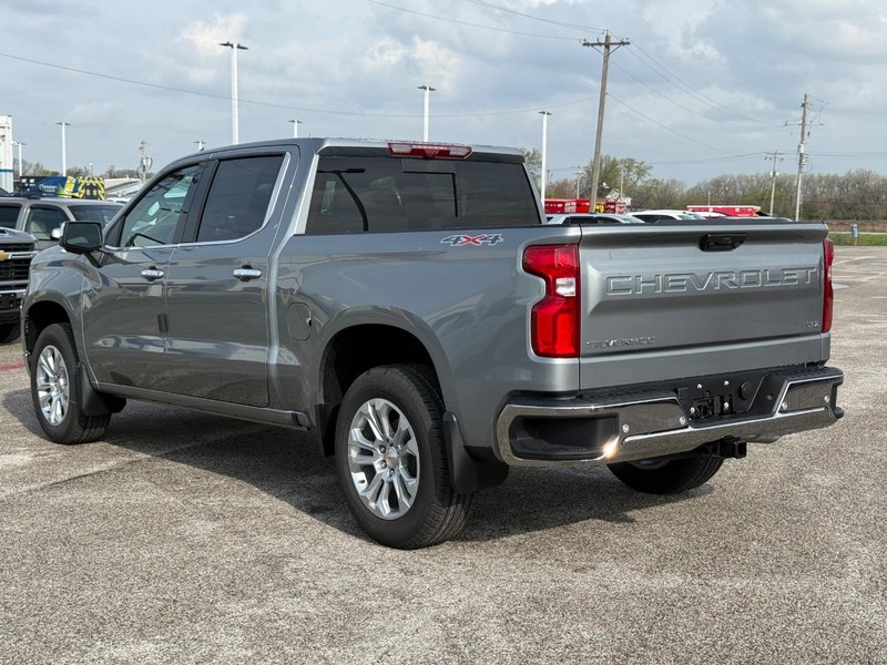 Chevrolet Silverado 1500 Vehicle Full-screen Gallery Image 3
