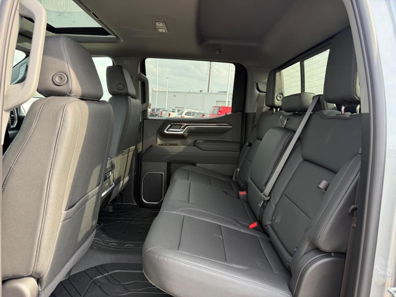 Chevrolet Silverado 1500 Vehicle Full-screen Gallery Image 5