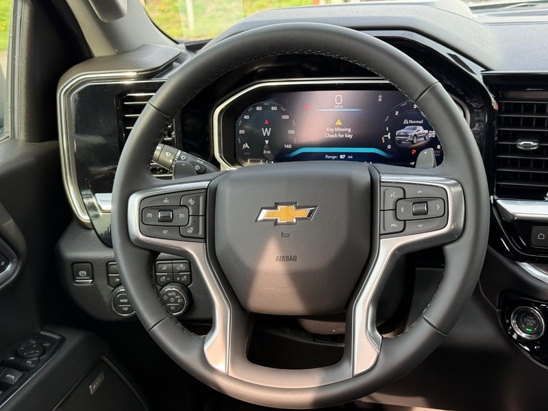 Chevrolet Silverado 1500 Vehicle Full-screen Gallery Image 9