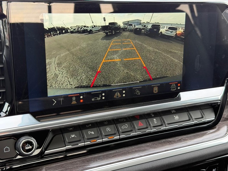 Chevrolet Silverado 1500 Vehicle Full-screen Gallery Image 13