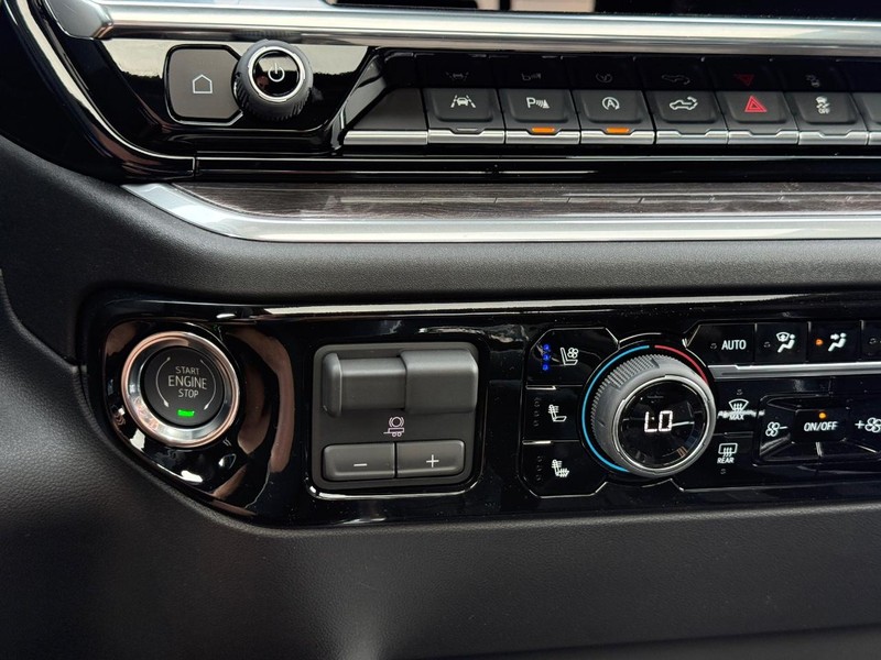 Chevrolet Silverado 1500 Vehicle Full-screen Gallery Image 14