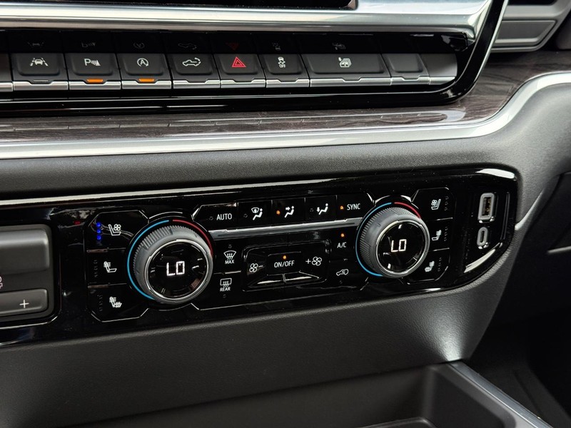 Chevrolet Silverado 1500 Vehicle Full-screen Gallery Image 15