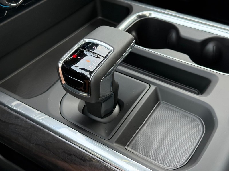 Chevrolet Silverado 1500 Vehicle Full-screen Gallery Image 16