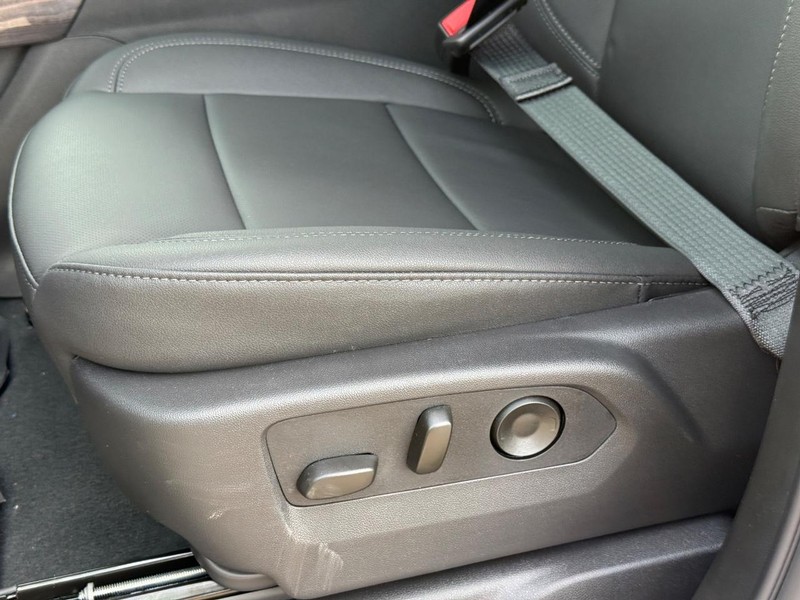 Chevrolet Silverado 1500 Vehicle Full-screen Gallery Image 21