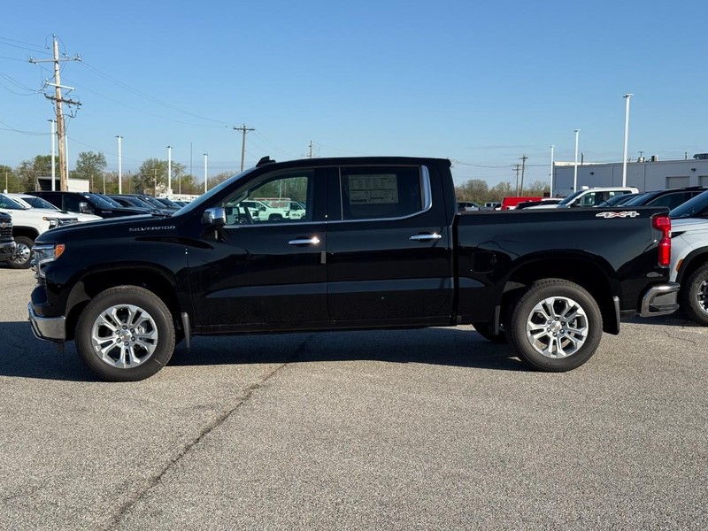Chevrolet Silverado 1500 Vehicle Full-screen Gallery Image 2