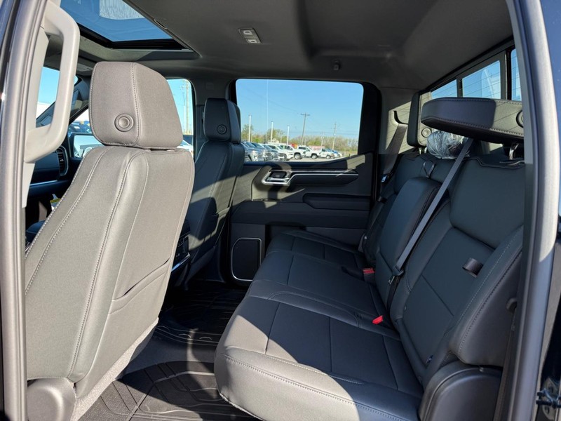 Chevrolet Silverado 1500 Vehicle Full-screen Gallery Image 5