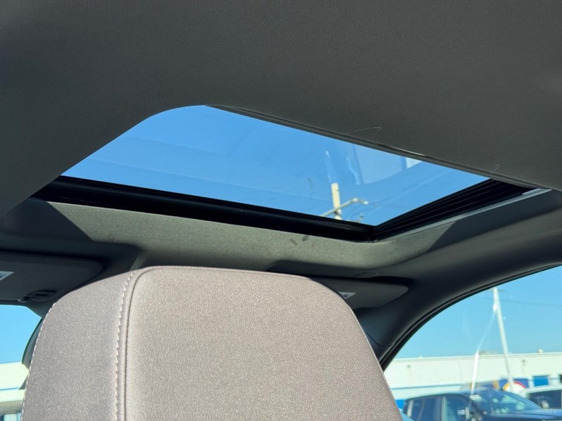 Chevrolet Silverado 1500 Vehicle Full-screen Gallery Image 6