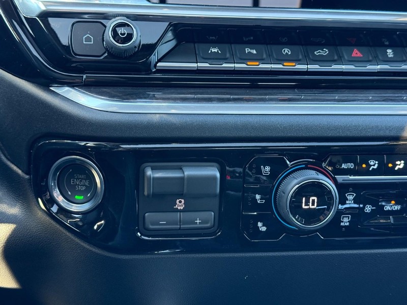 Chevrolet Silverado 1500 Vehicle Full-screen Gallery Image 14