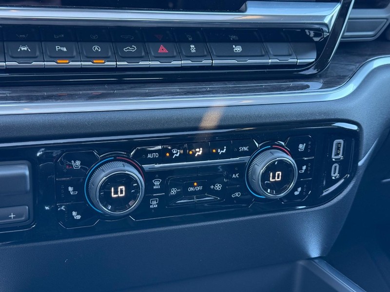 Chevrolet Silverado 1500 Vehicle Full-screen Gallery Image 15