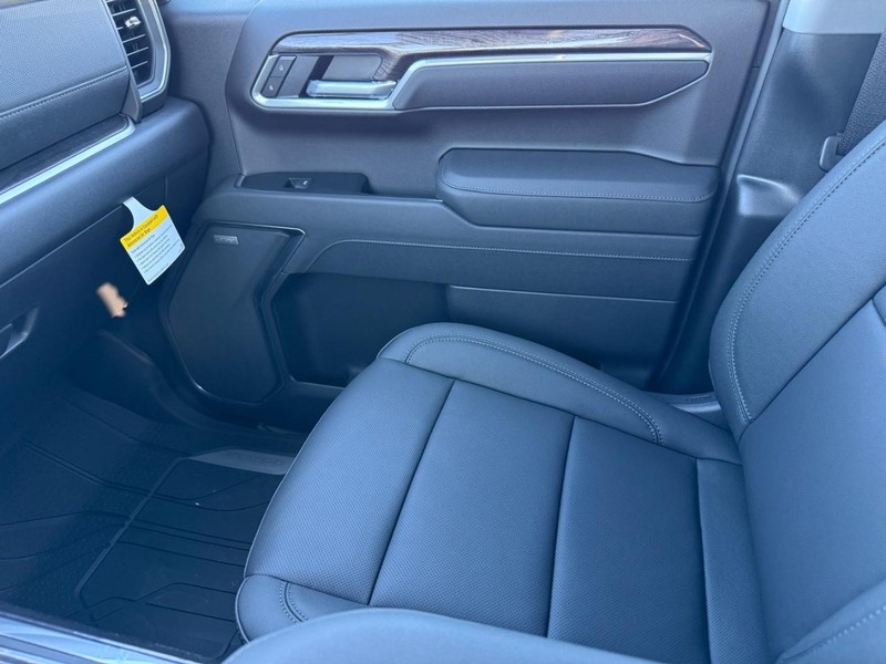 Chevrolet Silverado 1500 Vehicle Full-screen Gallery Image 17