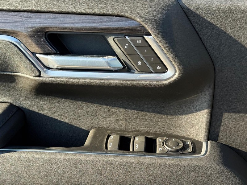 Chevrolet Silverado 1500 Vehicle Full-screen Gallery Image 20