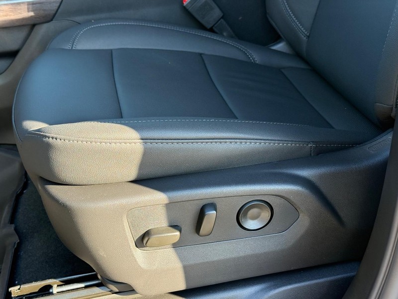 Chevrolet Silverado 1500 Vehicle Full-screen Gallery Image 21