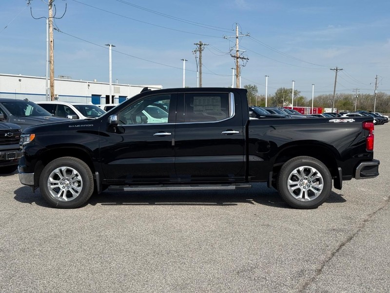 Chevrolet Silverado 1500 Vehicle Full-screen Gallery Image 2