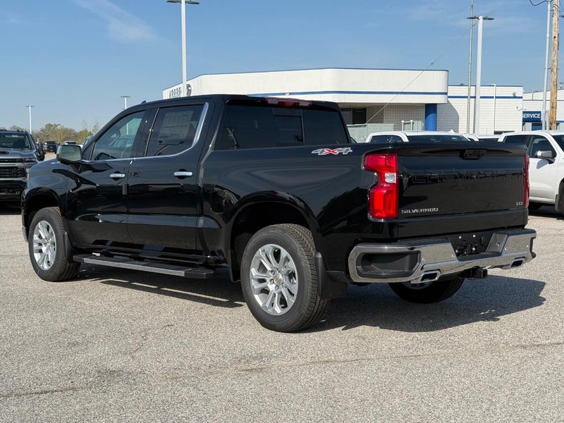 Chevrolet Silverado 1500 Vehicle Full-screen Gallery Image 3