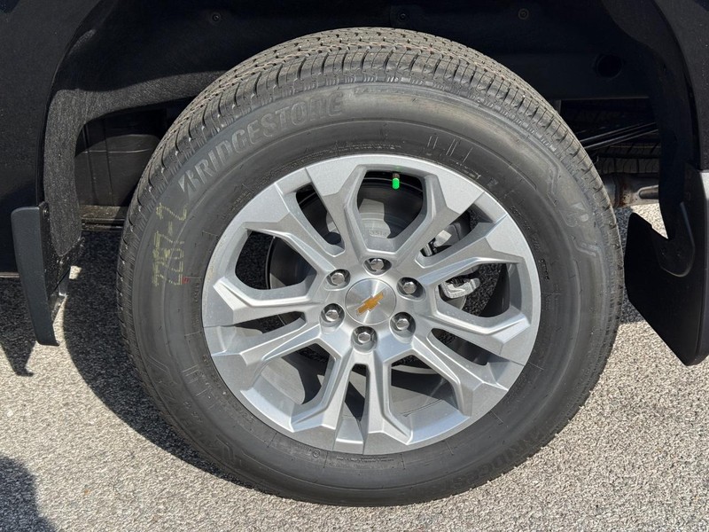 Chevrolet Silverado 1500 Vehicle Full-screen Gallery Image 4