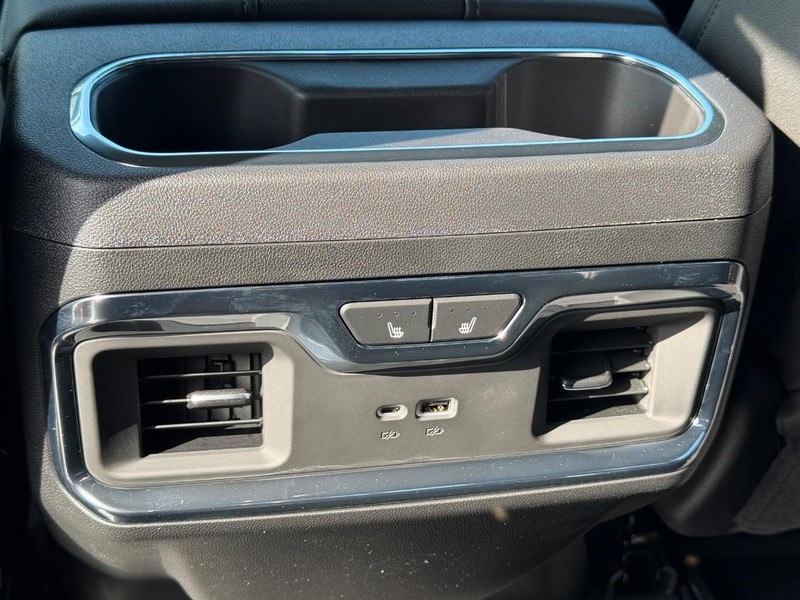 Chevrolet Silverado 1500 Vehicle Full-screen Gallery Image 6