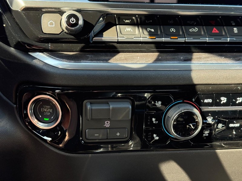 Chevrolet Silverado 1500 Vehicle Full-screen Gallery Image 13