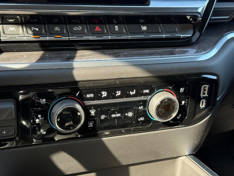 Chevrolet Silverado 1500 Vehicle Full-screen Gallery Image 14