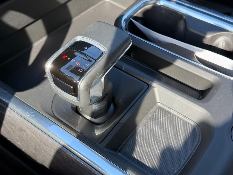 Chevrolet Silverado 1500 Vehicle Full-screen Gallery Image 15