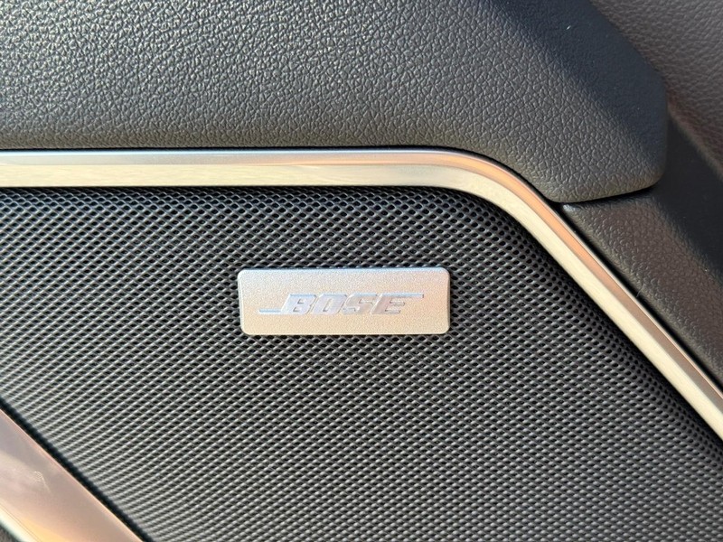 Chevrolet Silverado 1500 Vehicle Full-screen Gallery Image 18