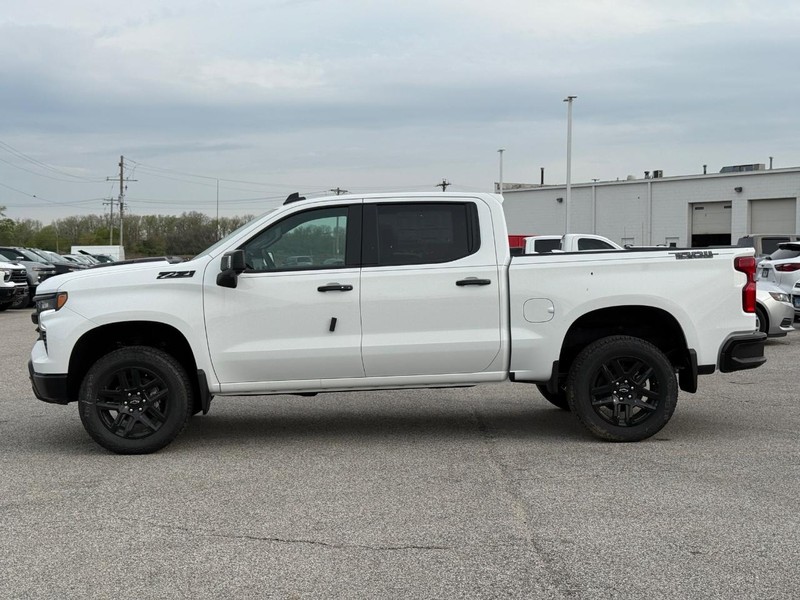Chevrolet Silverado 1500 Vehicle Full-screen Gallery Image 2