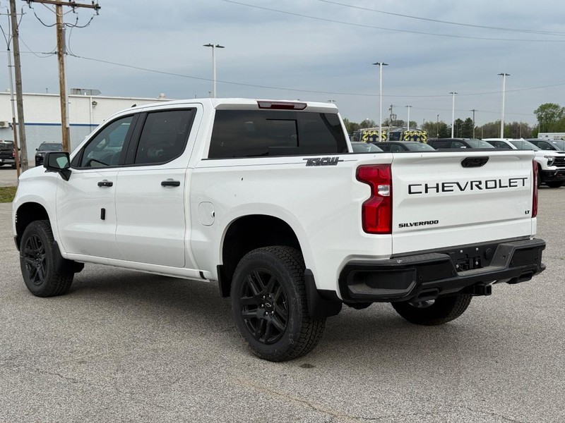 Chevrolet Silverado 1500 Vehicle Full-screen Gallery Image 3