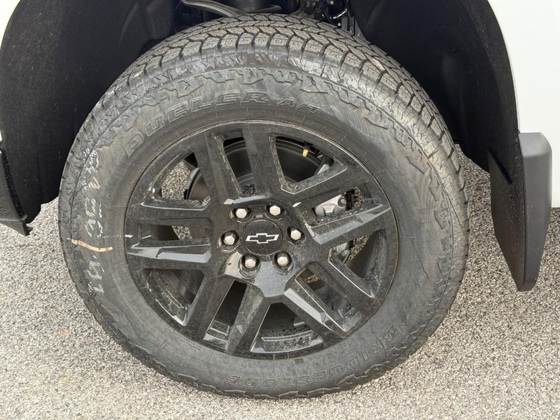 Chevrolet Silverado 1500 Vehicle Full-screen Gallery Image 4