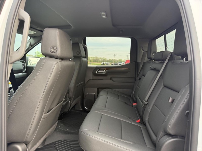 Chevrolet Silverado 1500 Vehicle Full-screen Gallery Image 5