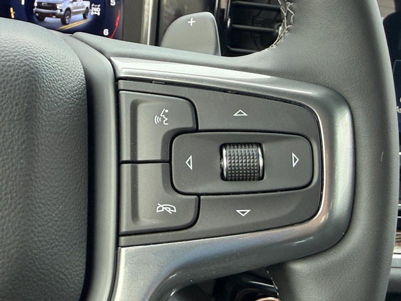 Chevrolet Silverado 1500 Vehicle Full-screen Gallery Image 9