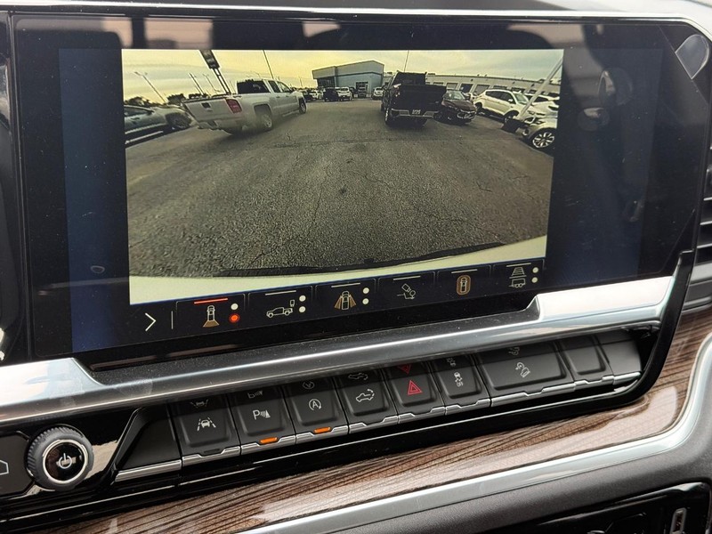 Chevrolet Silverado 1500 Vehicle Full-screen Gallery Image 11
