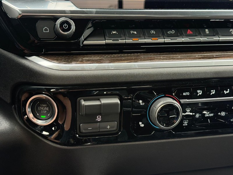 Chevrolet Silverado 1500 Vehicle Full-screen Gallery Image 12