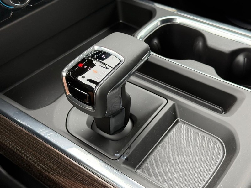 Chevrolet Silverado 1500 Vehicle Full-screen Gallery Image 14