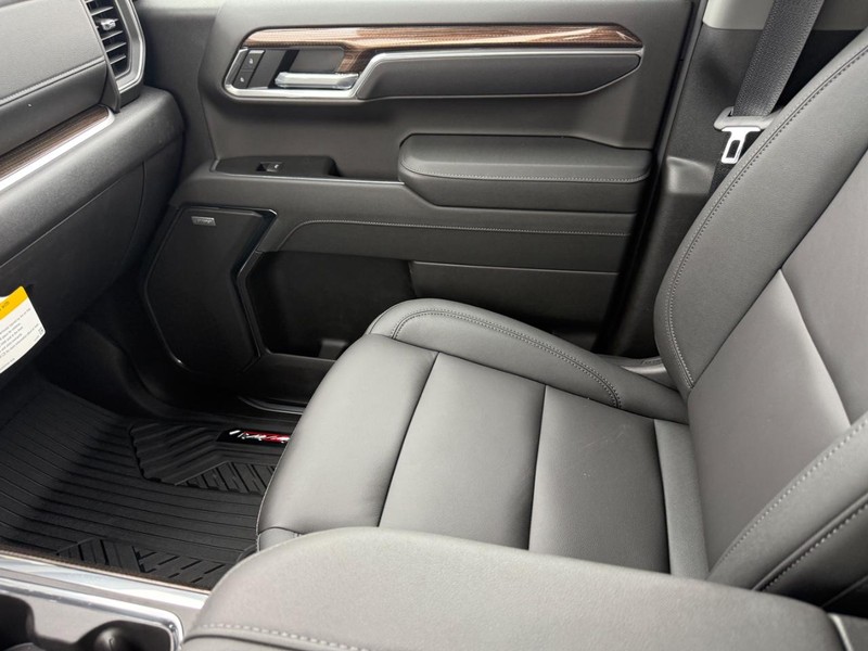 Chevrolet Silverado 1500 Vehicle Full-screen Gallery Image 15