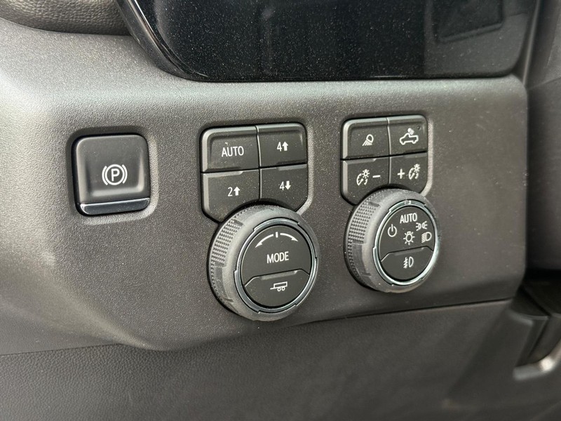 Chevrolet Silverado 1500 Vehicle Full-screen Gallery Image 16