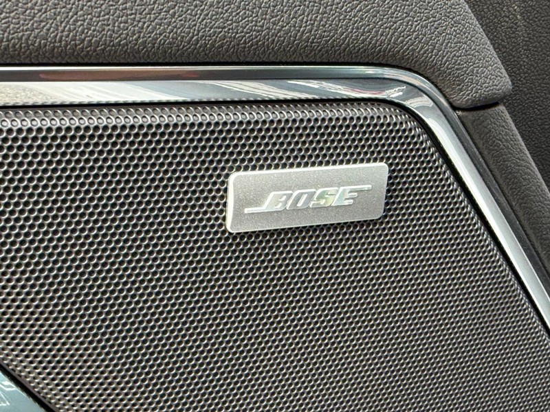 Chevrolet Silverado 1500 Vehicle Full-screen Gallery Image 17
