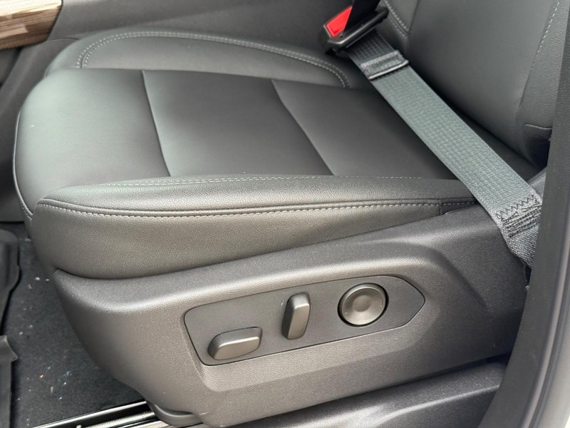 Chevrolet Silverado 1500 Vehicle Full-screen Gallery Image 19