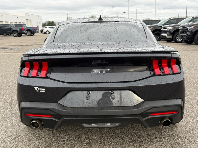 Ford Mustang Vehicle Full-screen Gallery Image 4